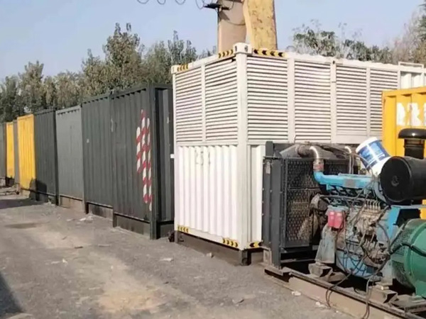 蒲城200KW柴油发电机机组每小时油耗是多少？